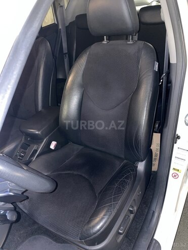 Toyota RAV4-12