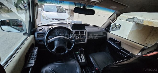Mitsubishi Pajero io-5