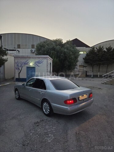 Mercedes E 220-10
