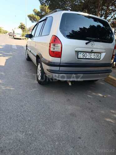 Opel Zafira-9