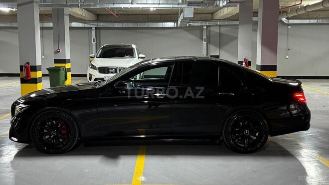 Mercedes E 300 4MATIC-4