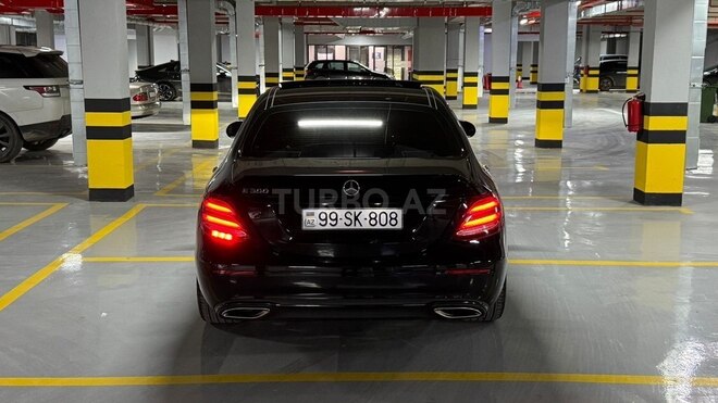 Mercedes E 300 4MATIC-2