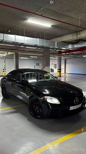 Mercedes E 300 4MATIC-7