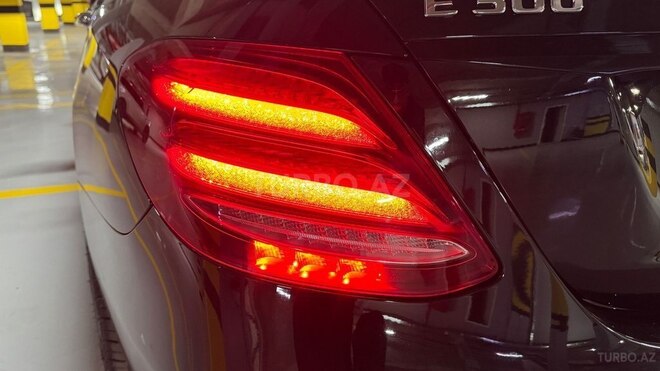 Mercedes E 300 4MATIC-8