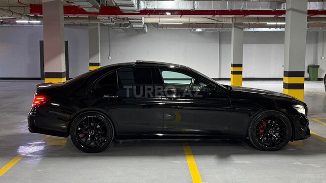 Mercedes E 300 4MATIC-3