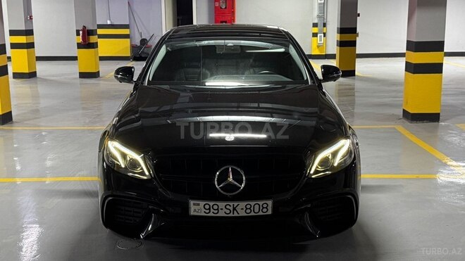 Mercedes E 300 4MATIC-1