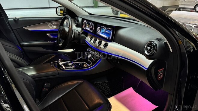 Mercedes E 300 4MATIC-10