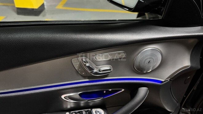 Mercedes E 300 4MATIC-12