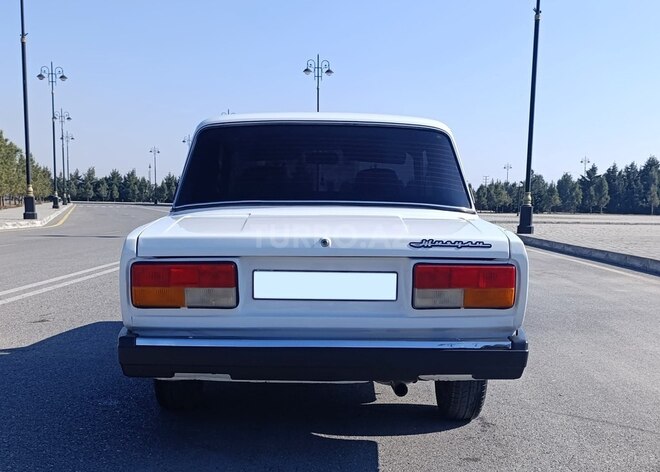 LADA (VAZ) 2107-2