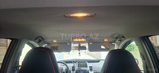 Toyota Prius-13