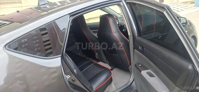 Toyota Prius-8