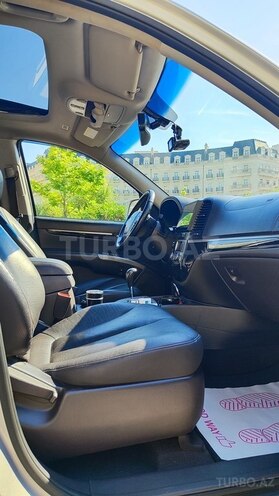 Hyundai Santa Fe-12