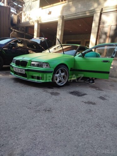 BMW 320-1