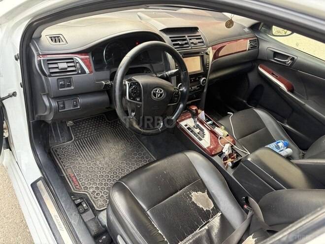 Toyota Camry-5