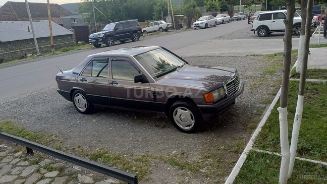 Mercedes 190-2