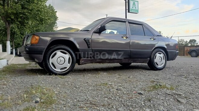 Mercedes 190-5