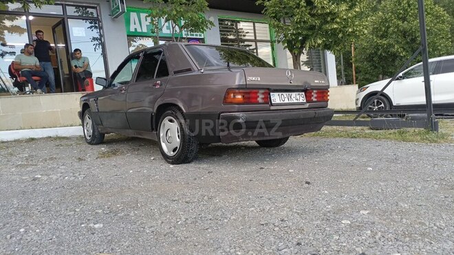 Mercedes 190-9