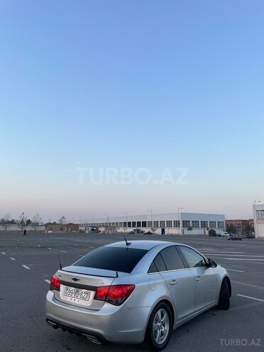 Chevrolet Cruze-12