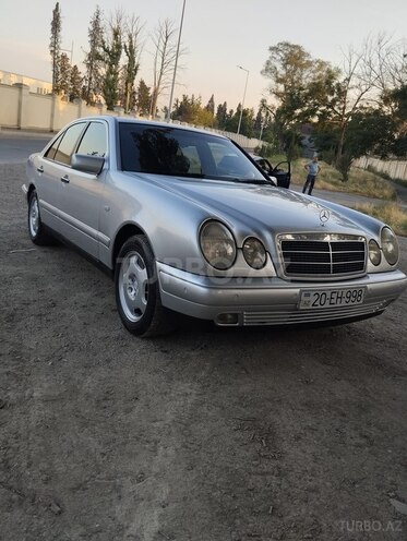 Mercedes E 200-1