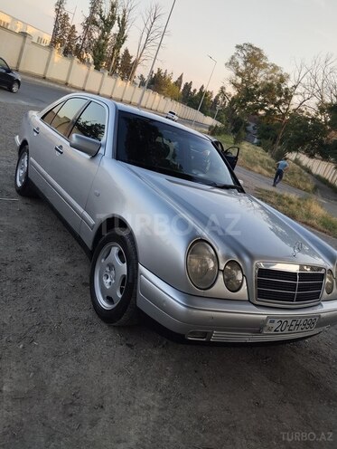 Mercedes E 200-3