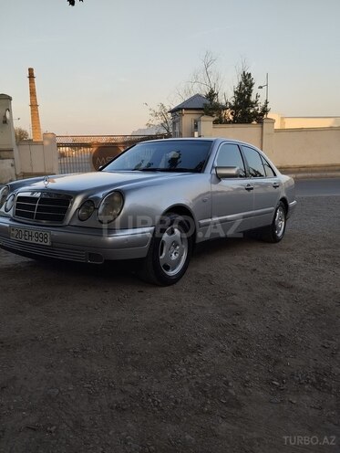 Mercedes E 200-2