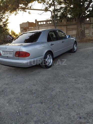 Mercedes E 200-5