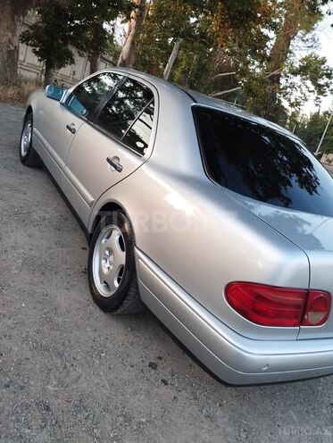 Mercedes E 200-6