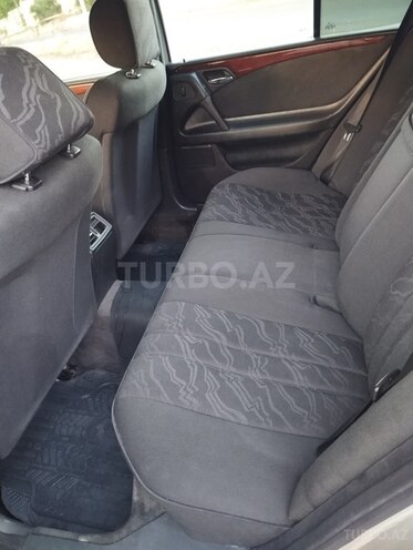 Mercedes E 200-10