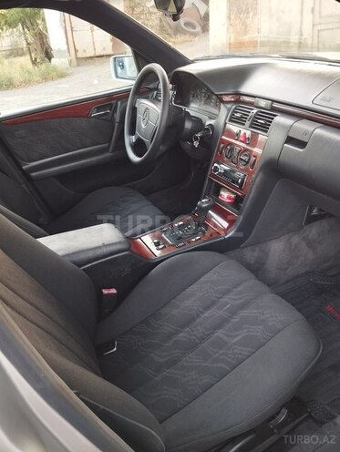 Mercedes E 200-12