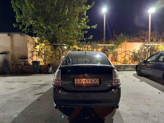 Toyota Prius-4