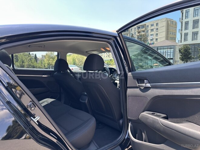 Hyundai Elantra-17