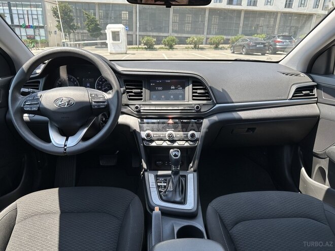 Hyundai Elantra-19