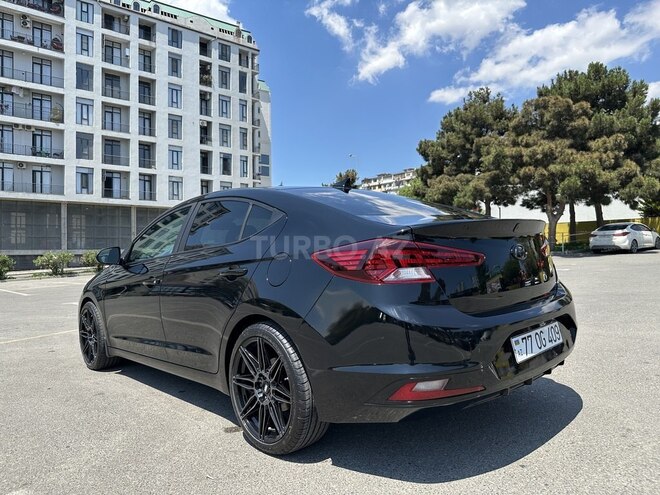 Hyundai Elantra-9
