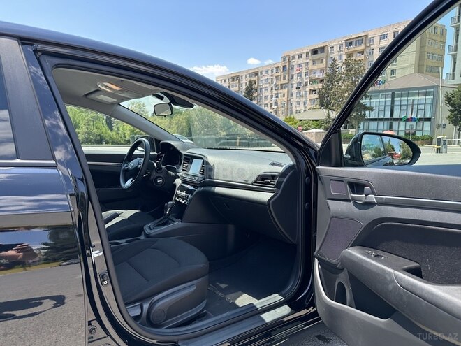Hyundai Elantra-16