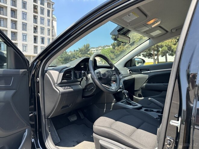 Hyundai Elantra-15