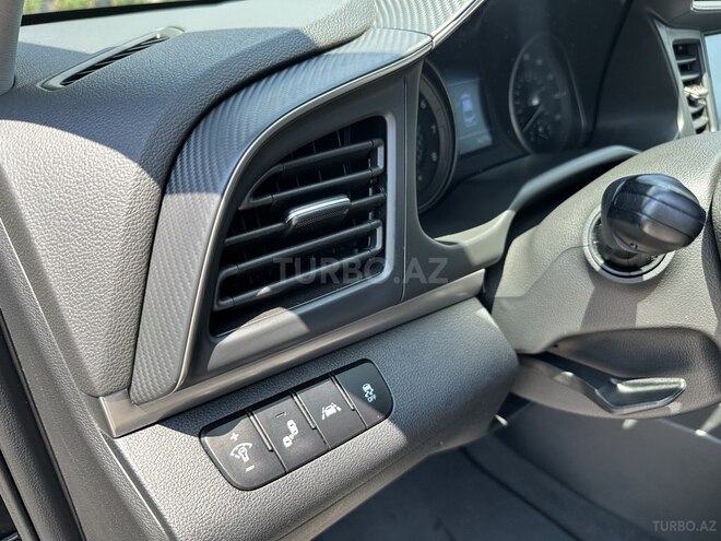 Hyundai Elantra-18