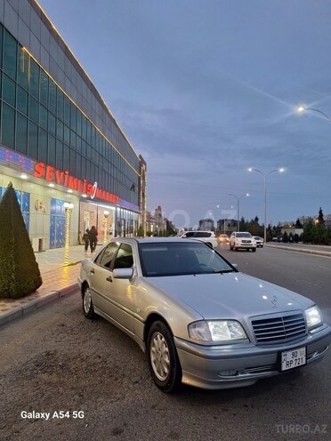 Mercedes C 200-1