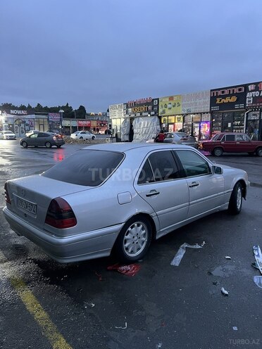 Mercedes C 200-8