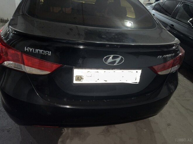 Hyundai Elantra-2
