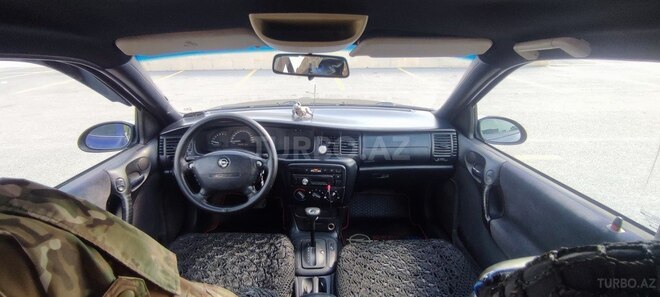 Opel Vectra-3