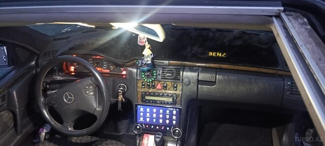 Mercedes E 240-4