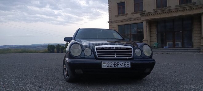 Mercedes E 240-8