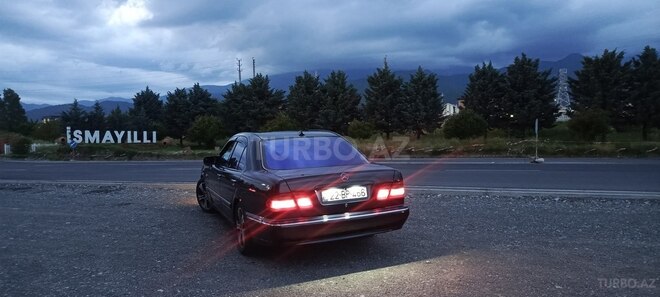 Mercedes E 240-2