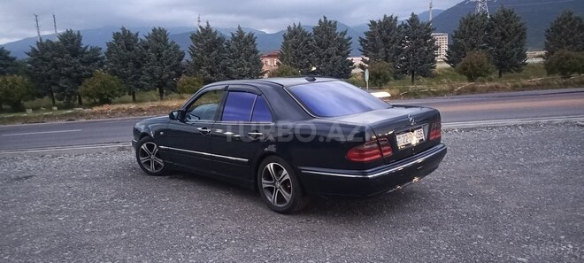 Mercedes E 240-5