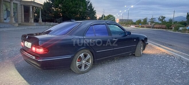 Mercedes E 240-3
