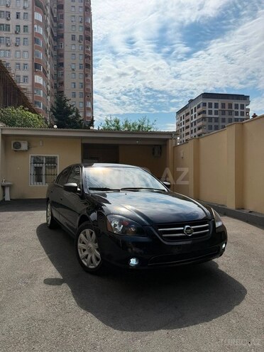 Nissan Altima-1