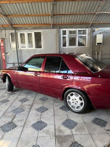 Mercedes 190-2