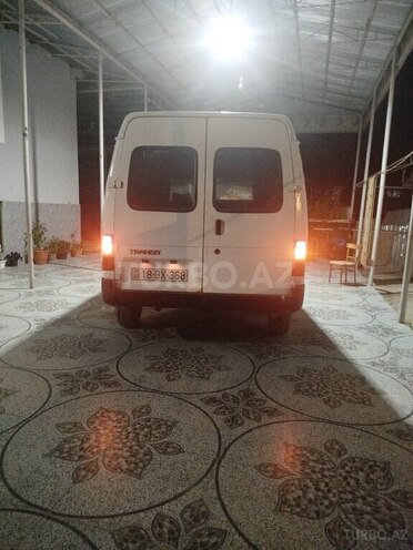 Ford Transit-4