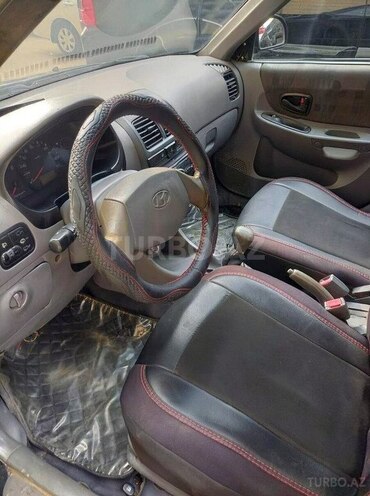 Hyundai Accent-2