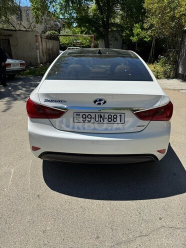 Hyundai Sonata-4